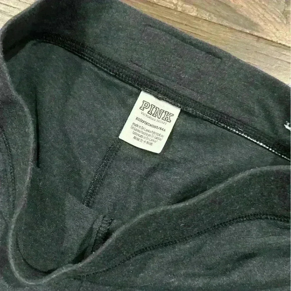 Dark GRAY VS "Pink" GRAY COLOR Leggings - Picture 4 of 5